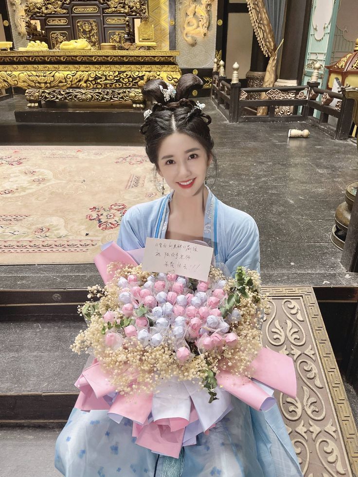 The Elegance of Long-Length Cheongsam with Sweeping Floor-Length Skirt The Elegance of Long-Length Cheongsam with Sweeping Floor-Length Skirt