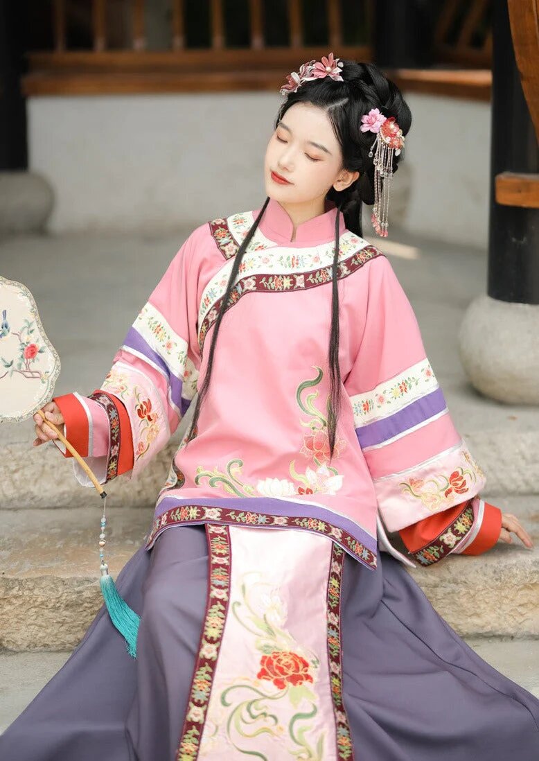 Ming-Style Hanfu Fashion:The Splendor of Zhongling Records Ming-Style Hanfu Fashion:The Splendor of Zhongling Records