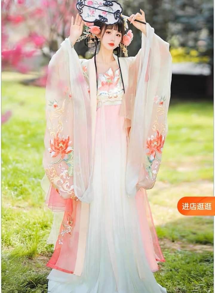 White Hair Accessories in Hanfu Fashion:A Glimpse into Traditional Chinese Elegance White Hair Accessories in Hanfu Fashion:A Glimpse into Traditional Chinese Elegance