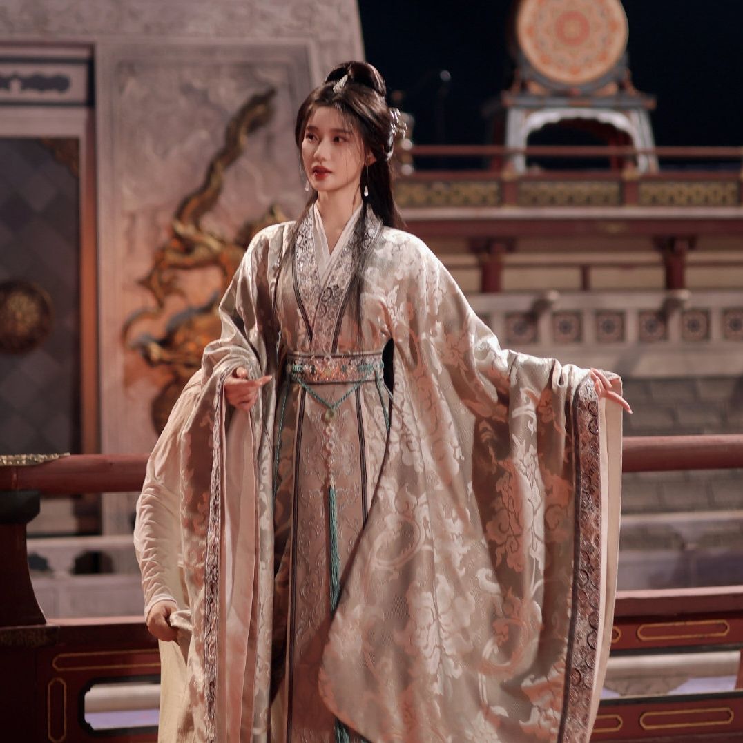 The Enchantment of Purple Hanfu for Elementary Students