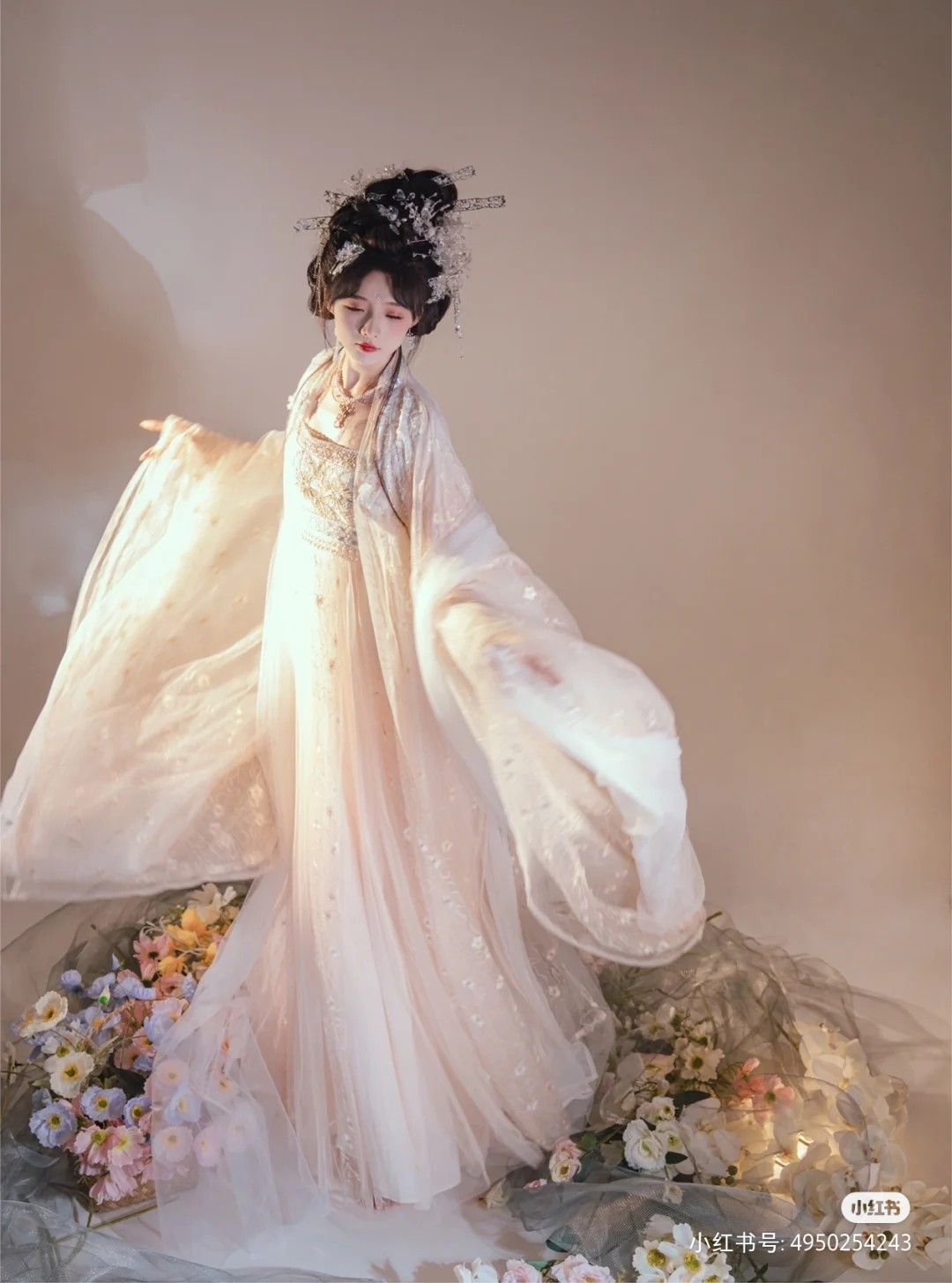 Embracing the Summer in a Cheongsam:The Revival of Traditional Chinese Womens Fashion Embracing the Summer in a Cheongsam:The Revival of Traditional Chinese Womens Fashion