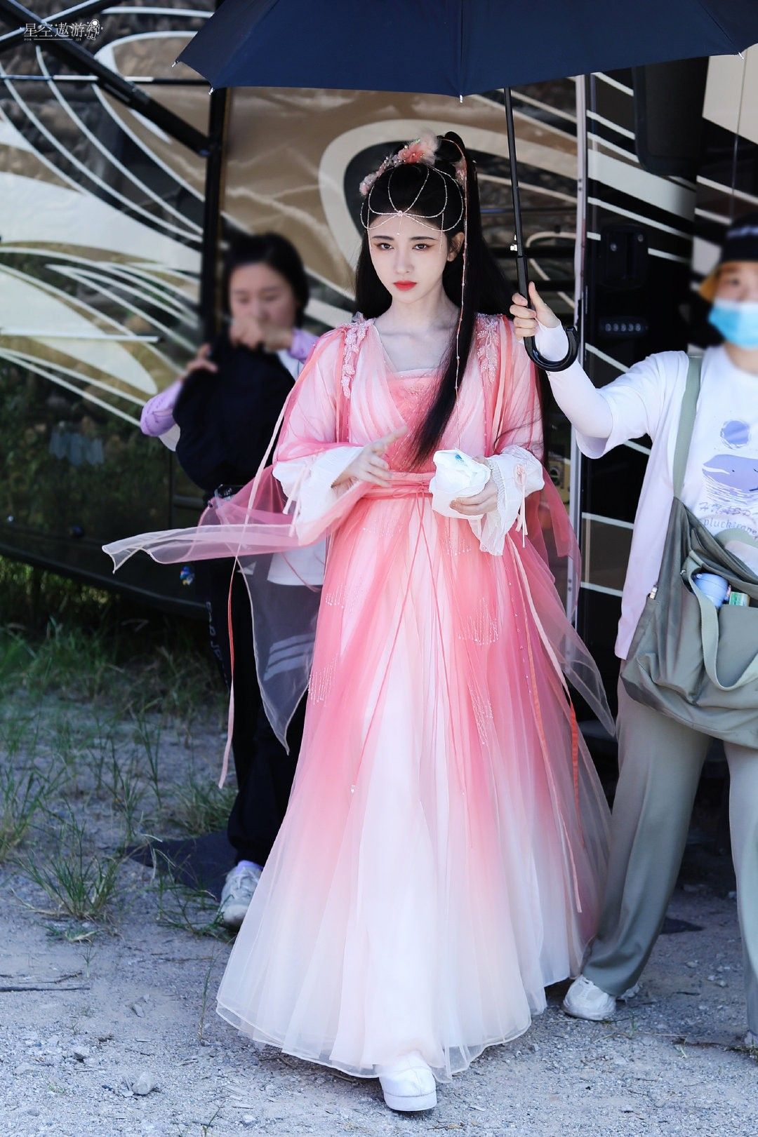 A Little Girl in a Fairy-like Hanfu:The Enchantment of Traditional Chinese Dress A Little Girl in a Fairy-like Hanfu:The Enchantment of Traditional Chinese Dress