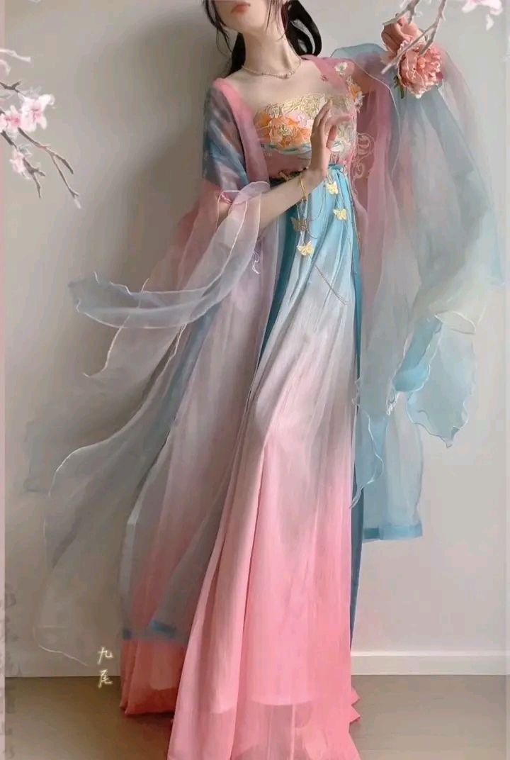 The Splendor of Cheongsam:Chinese Fashion in Full Bloom The Splendor of Cheongsam:Chinese Fashion in Full Bloom