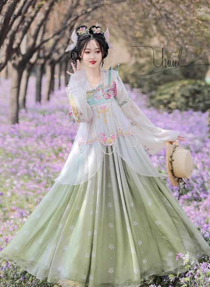 The Dawn of Traditional Chinese Elegance:ChaoyuncíHanfu Society