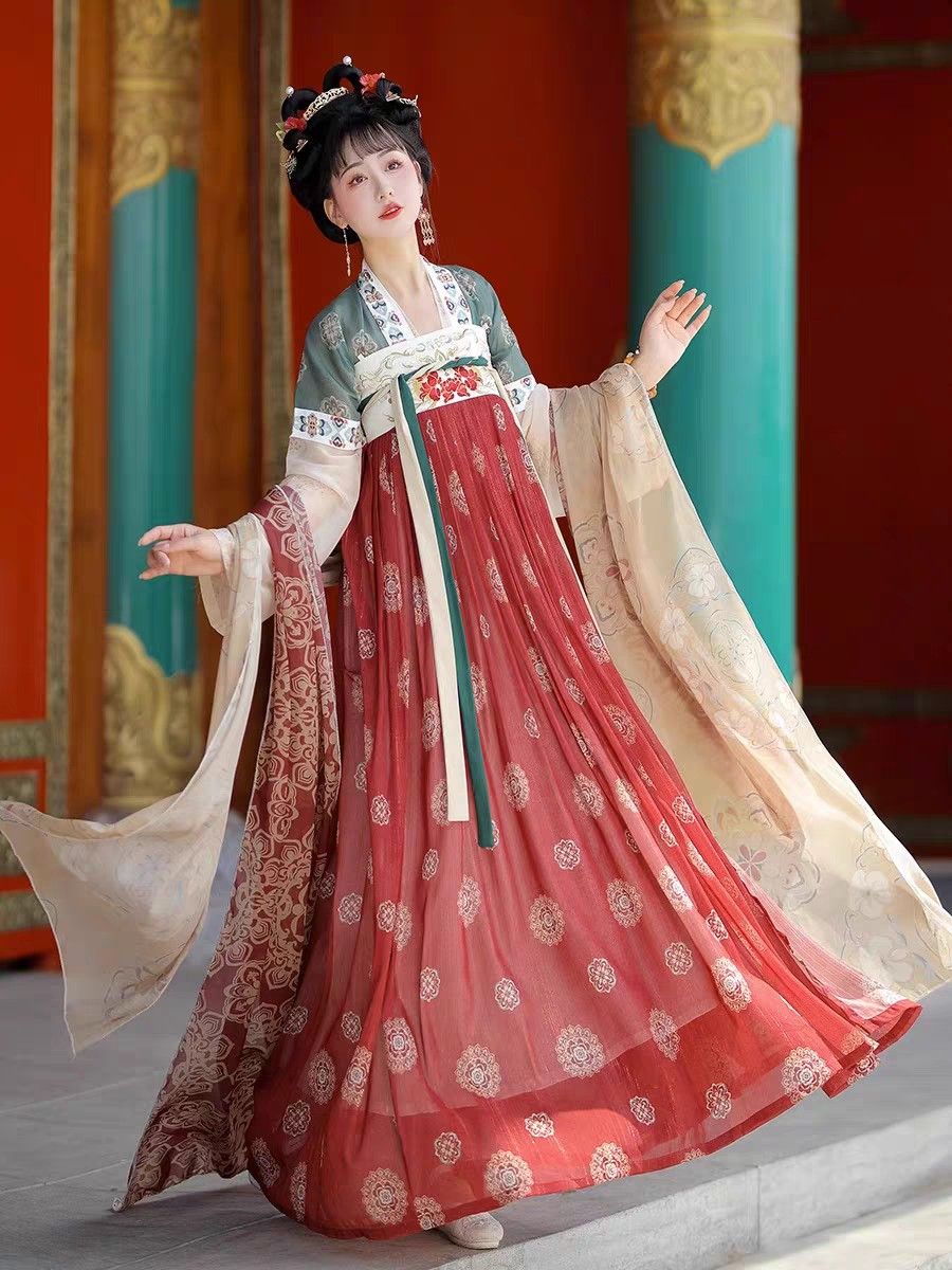The Story of a Girl in a Spring-Autumn Pink Hanfu Costume The Story of a Girl in a Spring-Autumn Pink Hanfu Costume
