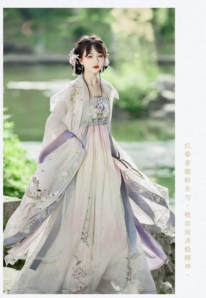 A Summer Elegance in White Cheongsam with a Shawl A Summer Elegance in White Cheongsam with a Shawl
