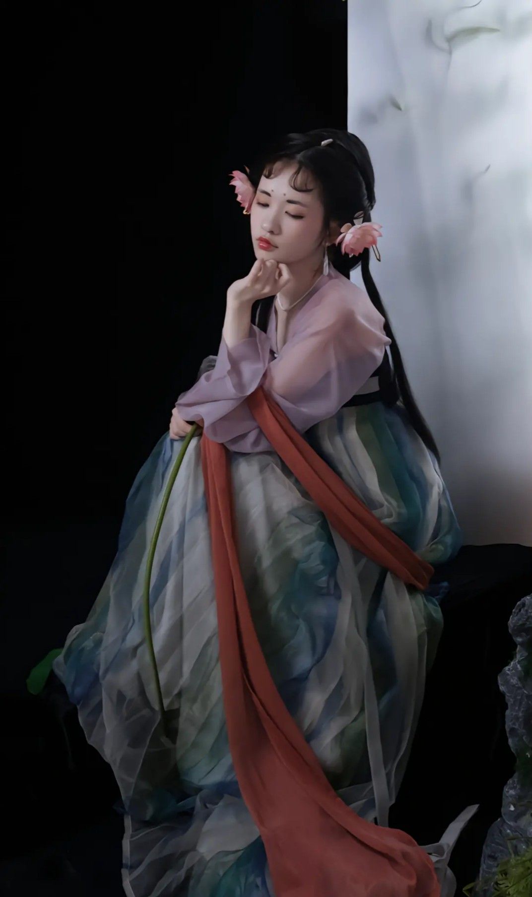 Magical Innovations in the Traditional Qipao:The Evolution of the Neck-Strapped Beauty Magical Innovations in the Traditional Qipao:The Evolution of the Neck-Strapped Beauty