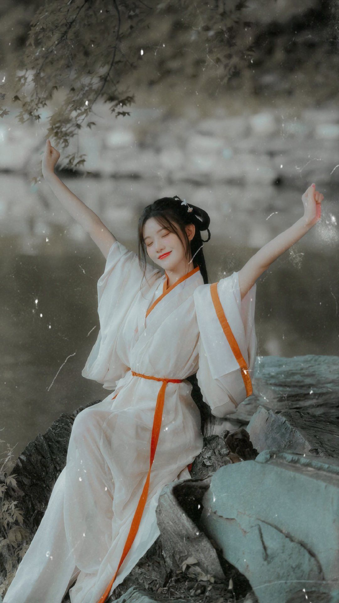 The Enchantment of Traditional Chinese Hanfu Costumes in the Eyes of a Young Girl The Enchantment of Traditional Chinese Hanfu Costumes in the Eyes of a Young Girl