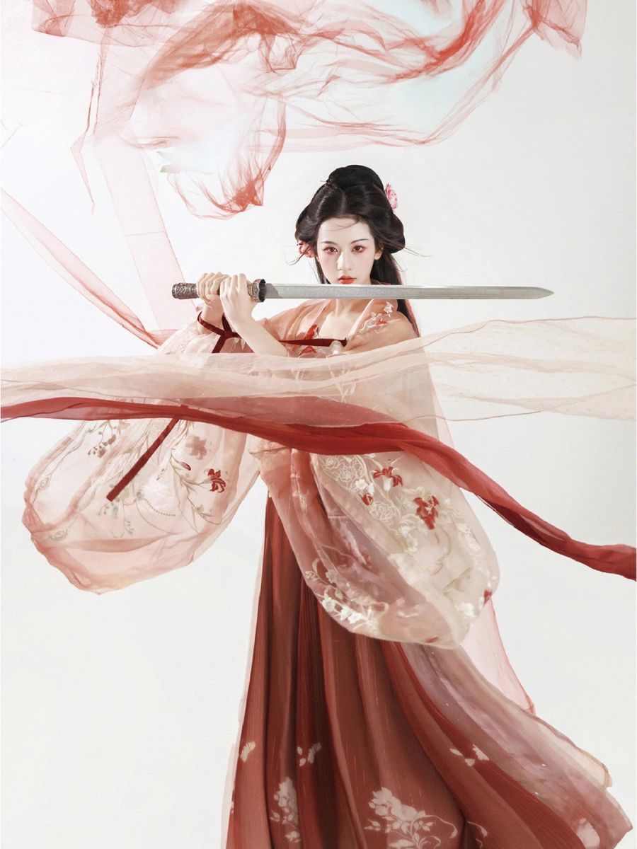 Scholarly Elegance:The Revival of Hanfu for Modern Students Scholarly Elegance:The Revival of Hanfu for Modern Students