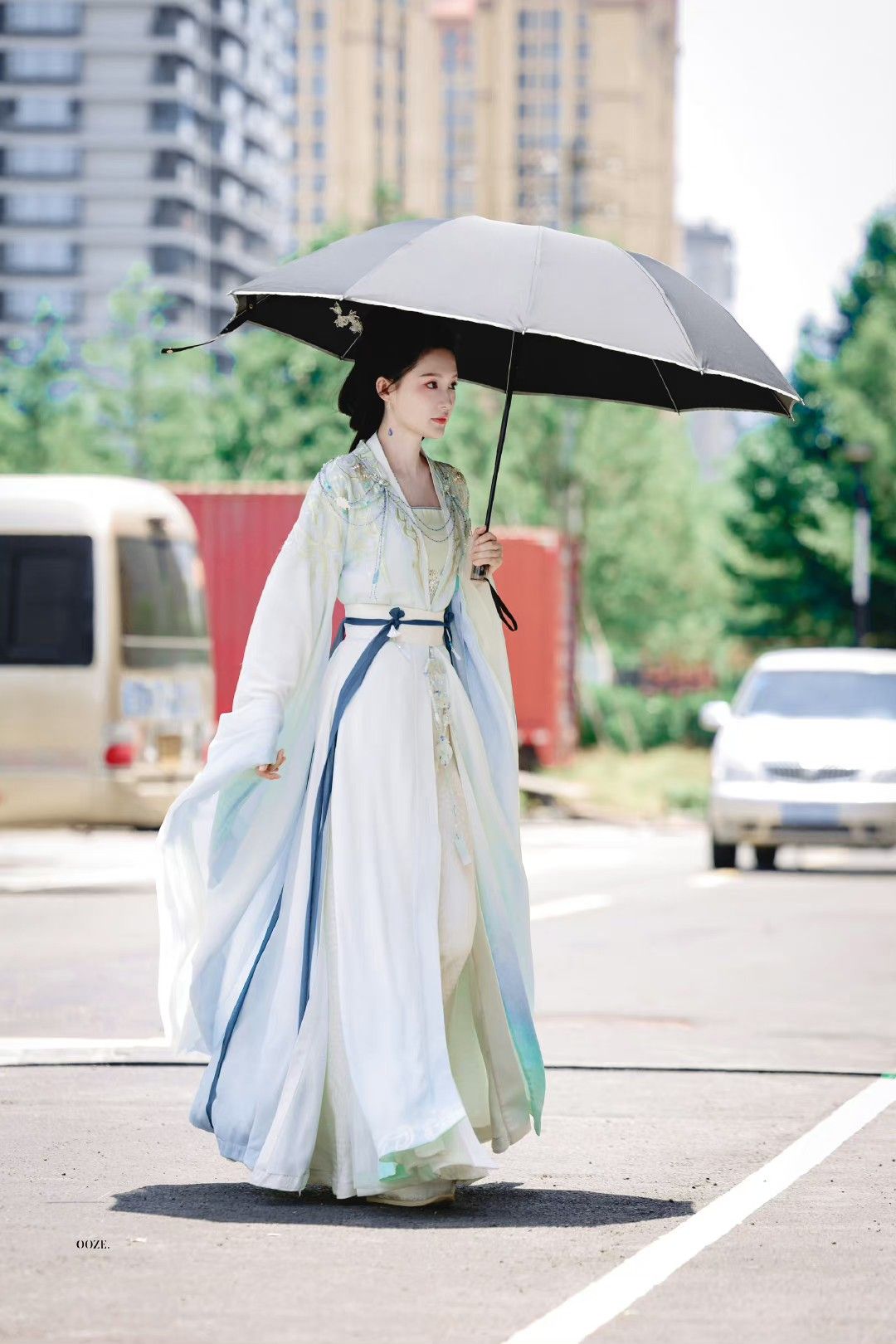 Elegant Summer Wedding with a Mamens Skirt:A Blend of Tradition and Modernity Elegant Summer Wedding with a Mamens Skirt:A Blend of Tradition and Modernity