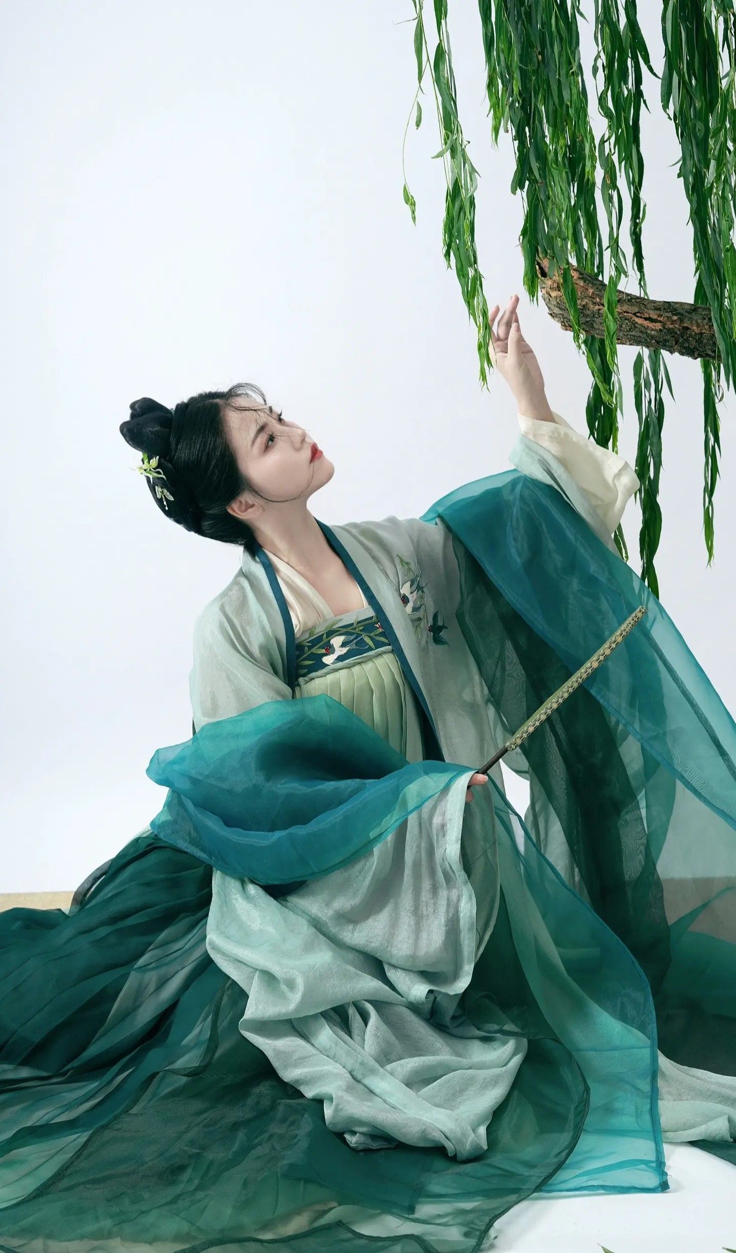 The Splendor of Hanfu:A 12-Year-Old Girls Journey into Ancient Chinese Fashion The Splendor of Hanfu:A 12-Year-Old Girls Journey into Ancient Chinese Fashion