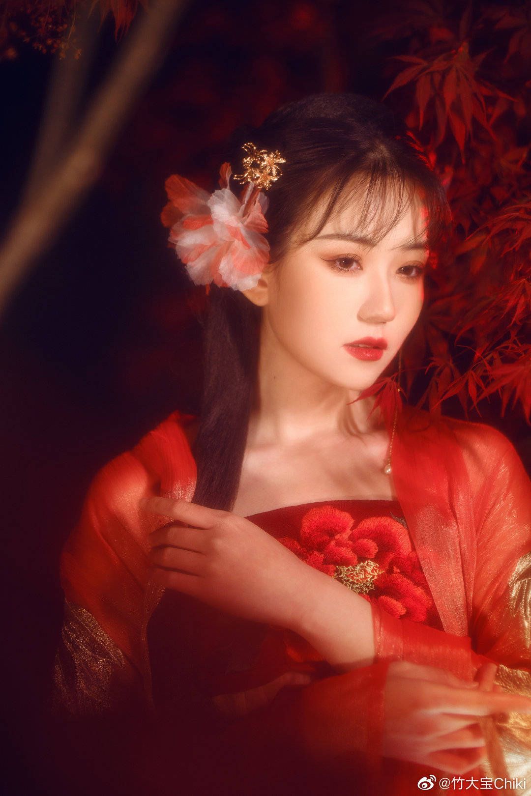 Ethereal Cheongsam and the Curse of Micro-Fatness:A Study on the Beautiful MM Ethereal Cheongsam and the Curse of Micro-Fatness:A Study on the Beautiful MM