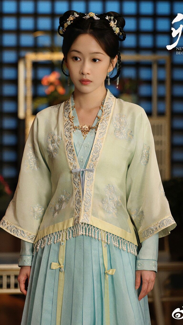 The Tale of Green Snake and White Snake in Traditional Chinese Hanfu Fashion The Tale of Green Snake and White Snake in Traditional Chinese Hanfu Fashion