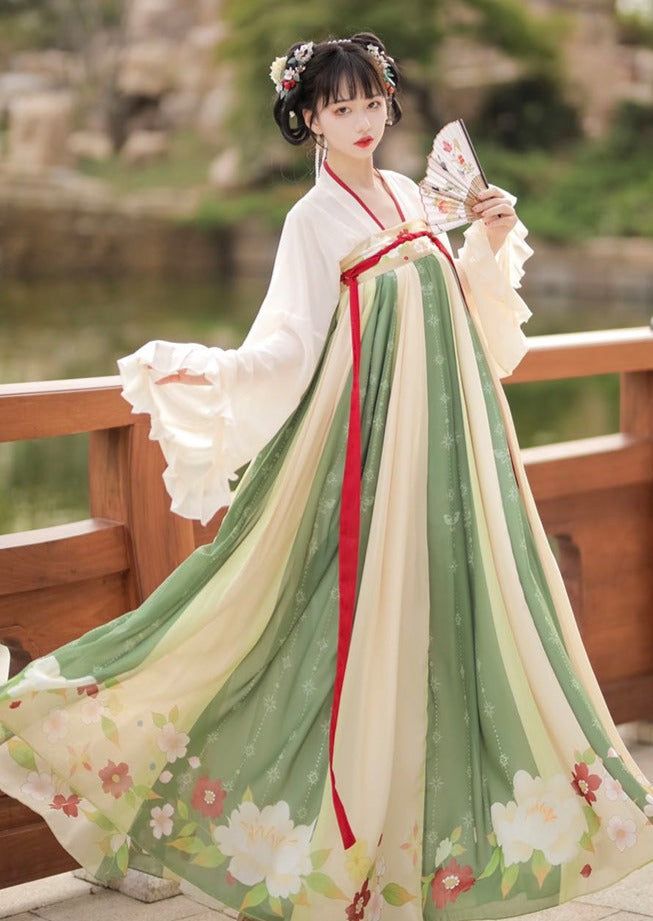 Embracing the Autumn-Winter Chinese Elegance:The Cheongsams Revival Embracing the Autumn-Winter Chinese Elegance:The Cheongsams Revival