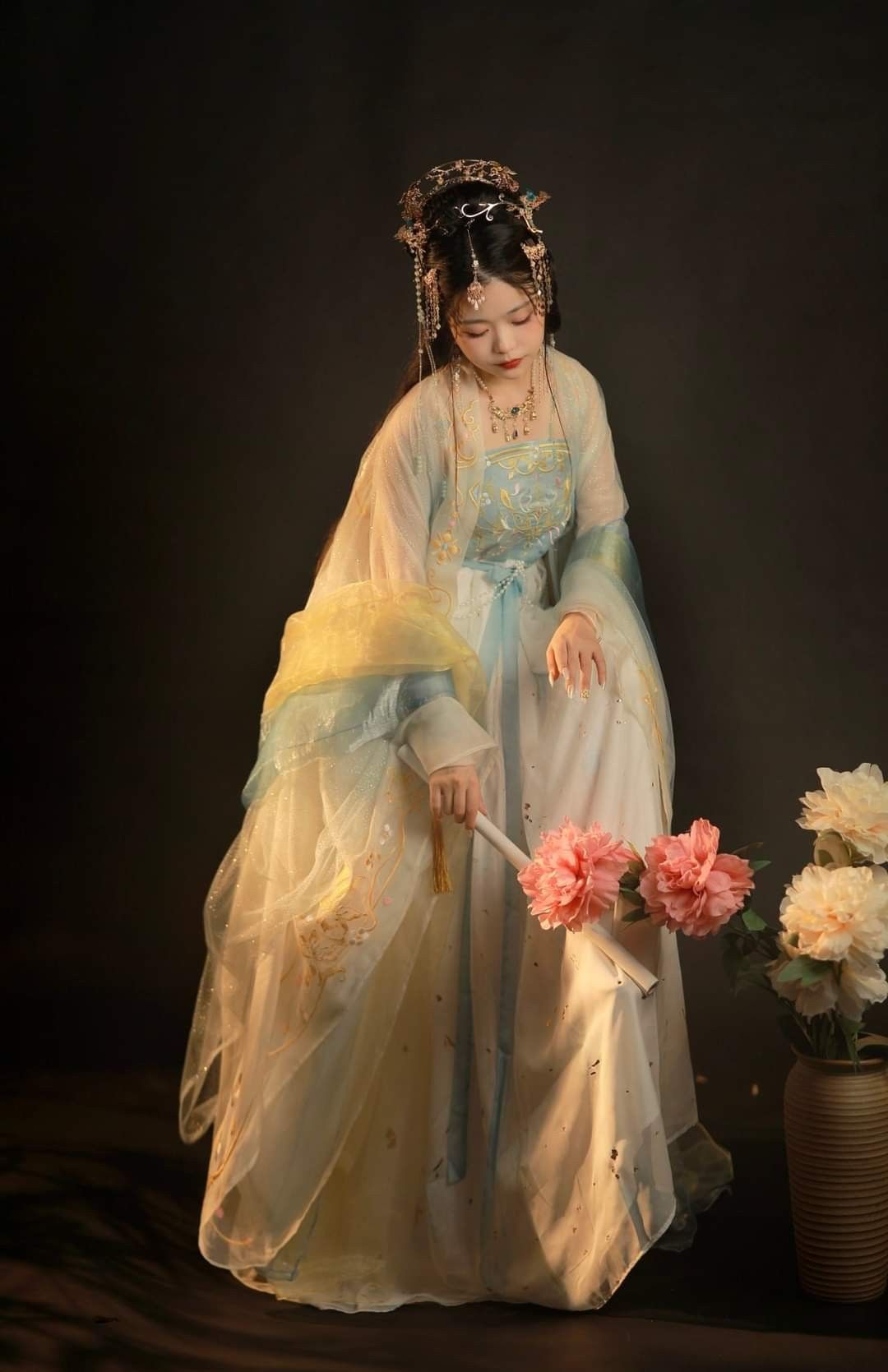Hanfu:The Rise of Traditional Chinese Elegance among Junior Students