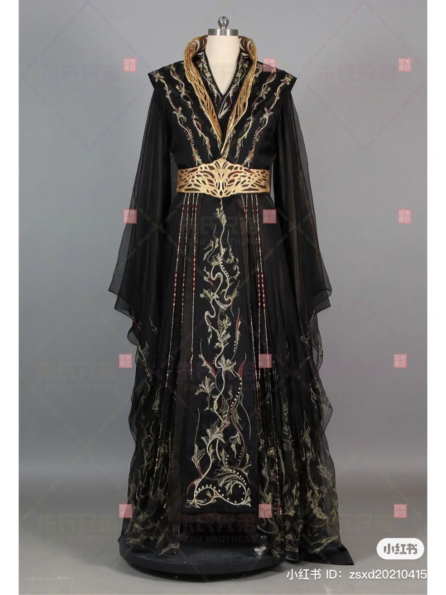 A Purple Shawl Cheongsam:A Blend of Tradition and Elegance
