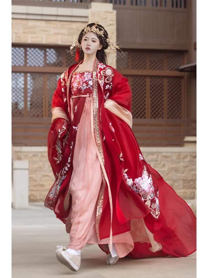 The Charm of Qipao:The Story of a Joyful Mother-in-Law in Traditional Chinese Elegance The Charm of Qipao:The Story of a Joyful Mother-in-Law in Traditional Chinese Elegance