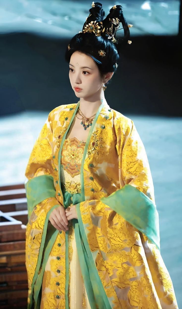 Embracing Elegance:The Art of Button-Up Cheongsam with Pearl Embroidery Embracing Elegance:The Art of Button-Up Cheongsam with Pearl Embroidery