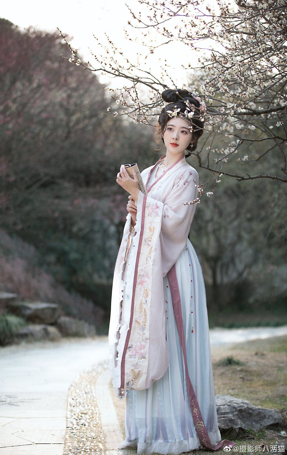The Charm of Miniature Beauty:A Horseface Skirt for the Petite Princess The Charm of Miniature Beauty:A Horseface Skirt for the Petite Princess