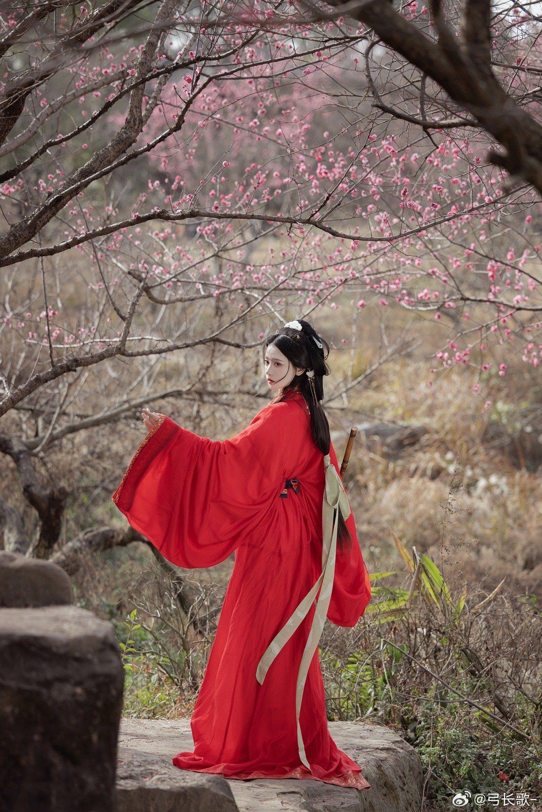 Earring Elegance with the Traditional Cheongsam Skirt:A Fashion Fusion Earring Elegance with the Traditional Cheongsam Skirt:A Fashion Fusion