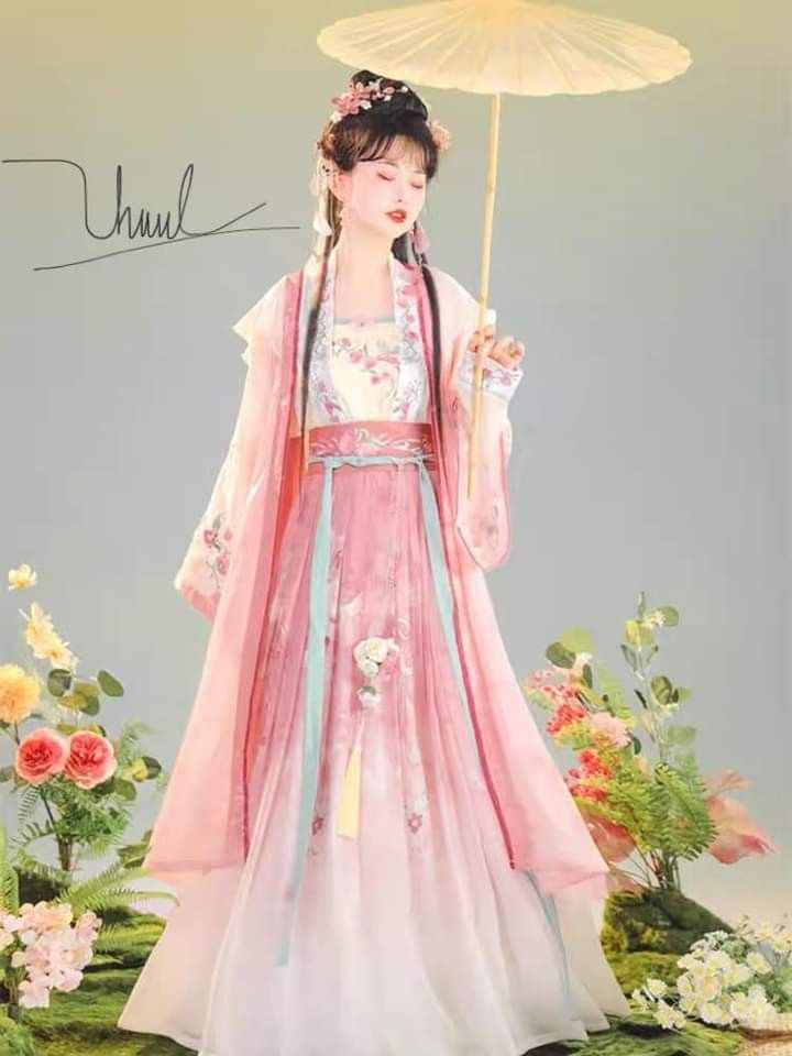 Vintage-Style Girls Hanfu Fashion in the Republic of China Era Vintage-Style Girls Hanfu Fashion in the Republic of China Era