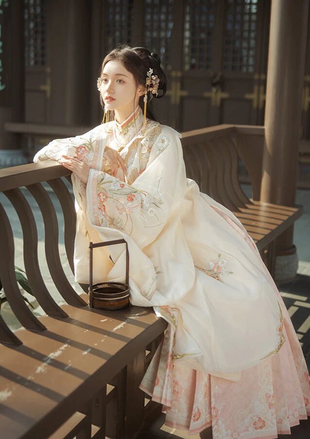 Qipao Maternity-Child Ensemble:The Elegance of a Mother-Daughter Duo Qipao Maternity-Child Ensemble:The Elegance of a Mother-Daughter Duo