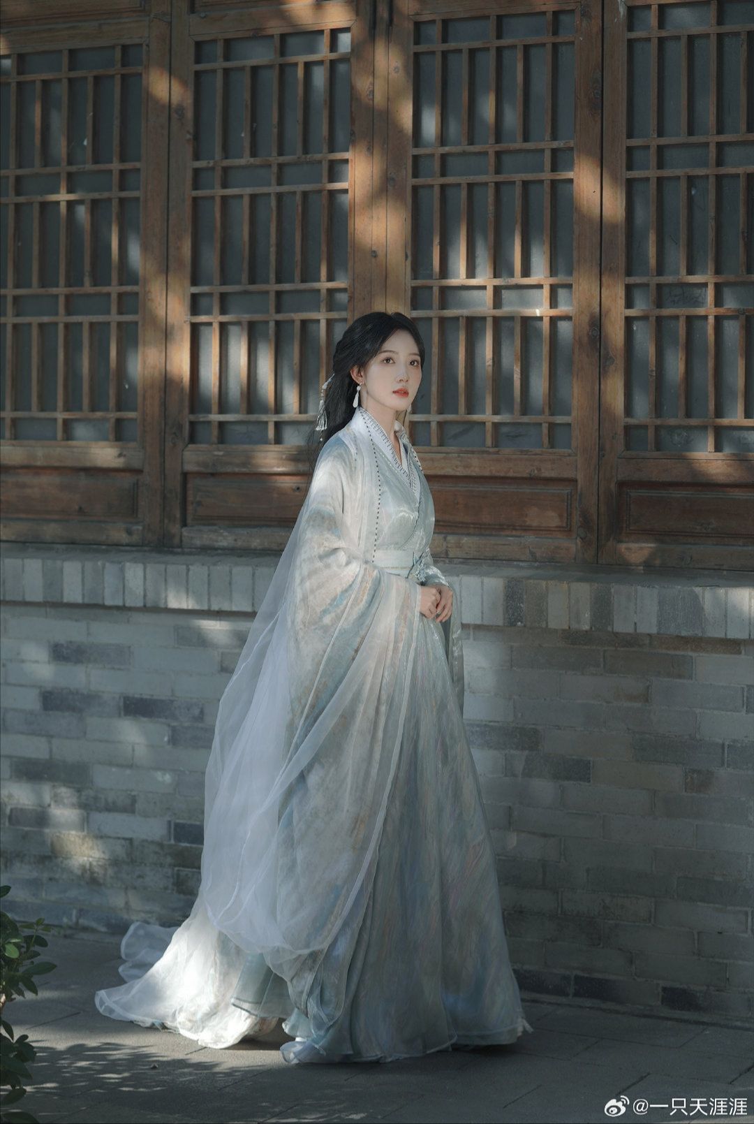 The Bridal Hair Crown of Hanfu:A Traditional Beauty in Modern Times The Bridal Hair Crown of Hanfu:A Traditional Beauty in Modern Times