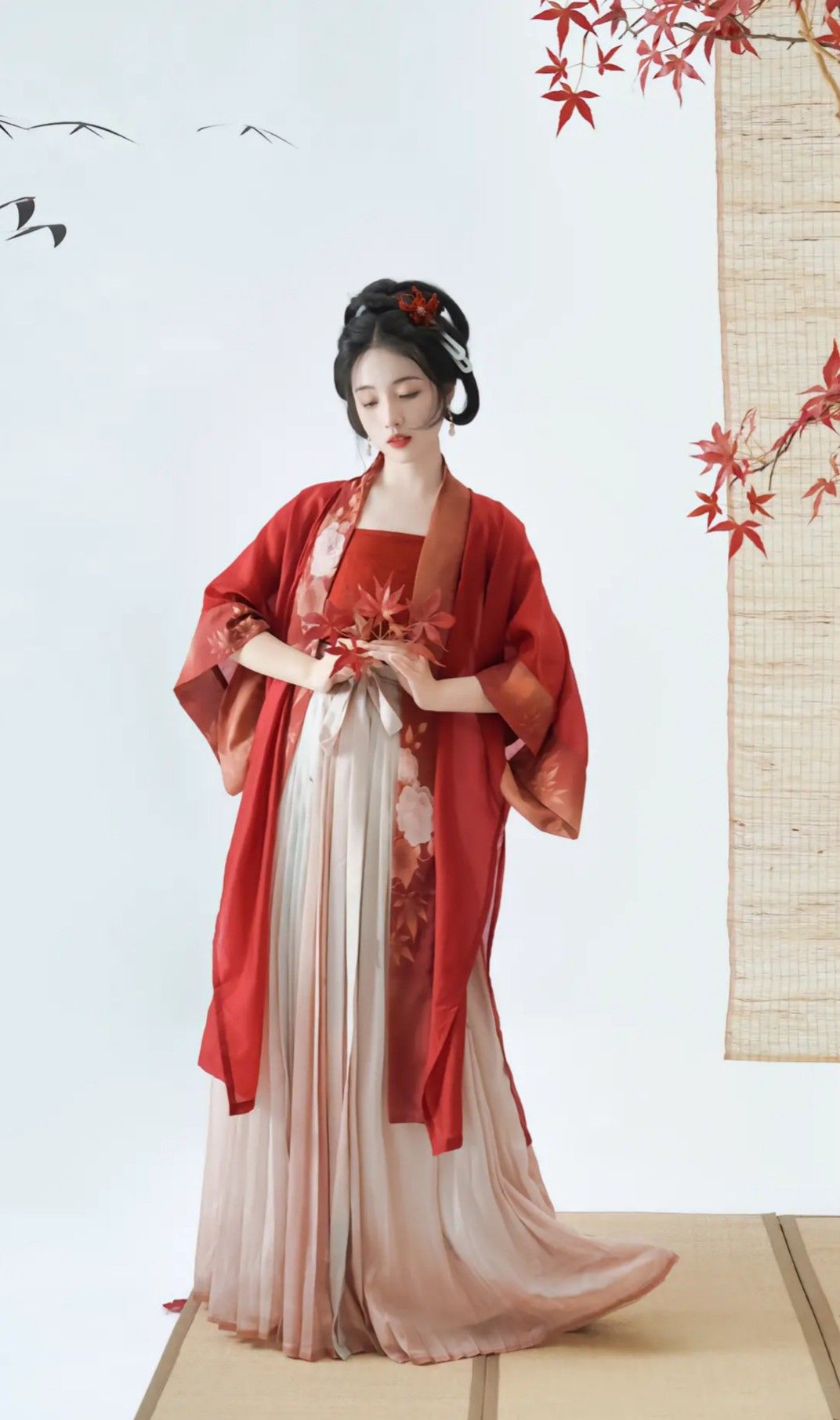 A Glacial Silk Round-neck Cheongsam Dress with Qipao Elegance