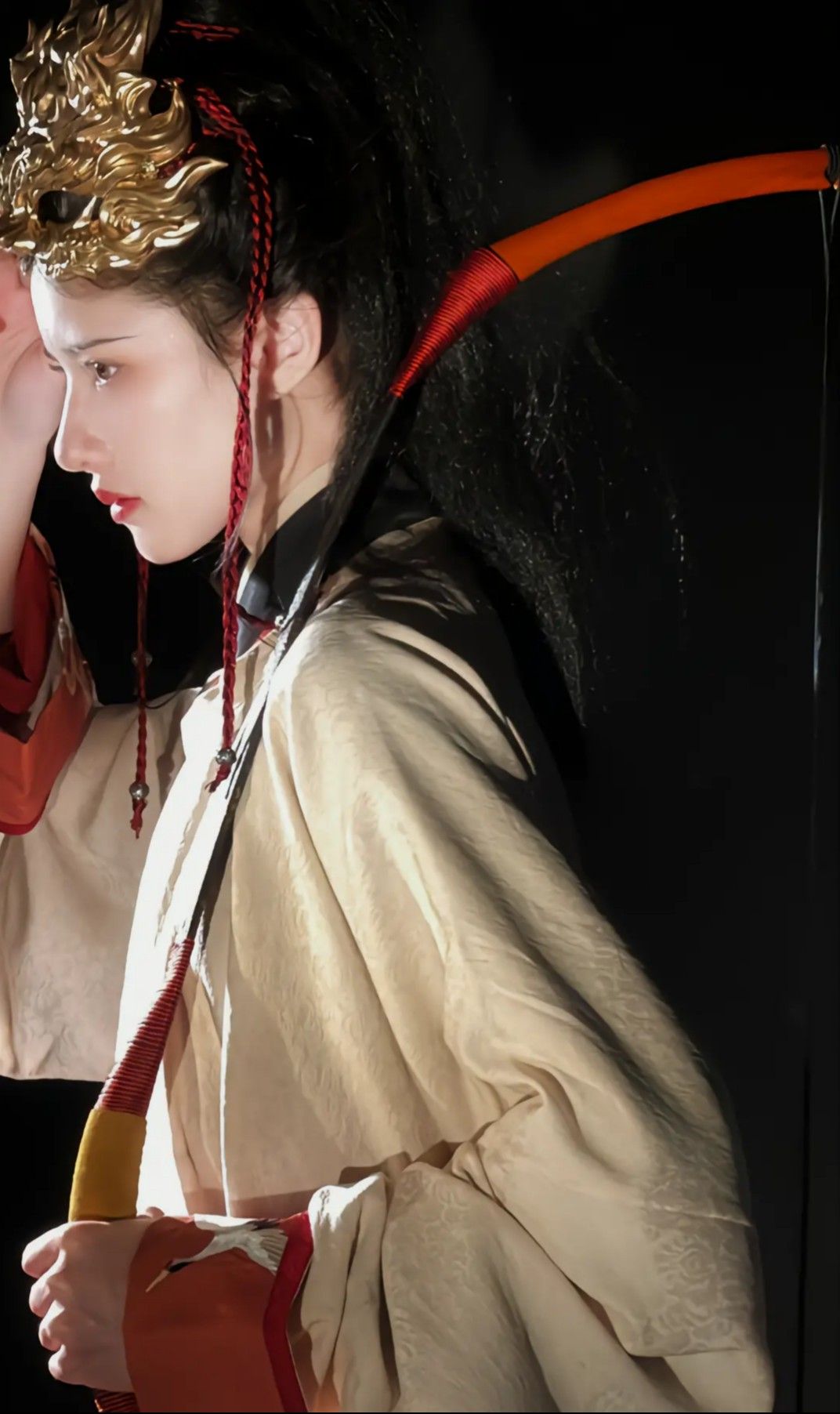 The Divine Beauty of Hanfu:The Blooming Flower and Lunar Elegance The Divine Beauty of Hanfu:The Blooming Flower and Lunar Elegance