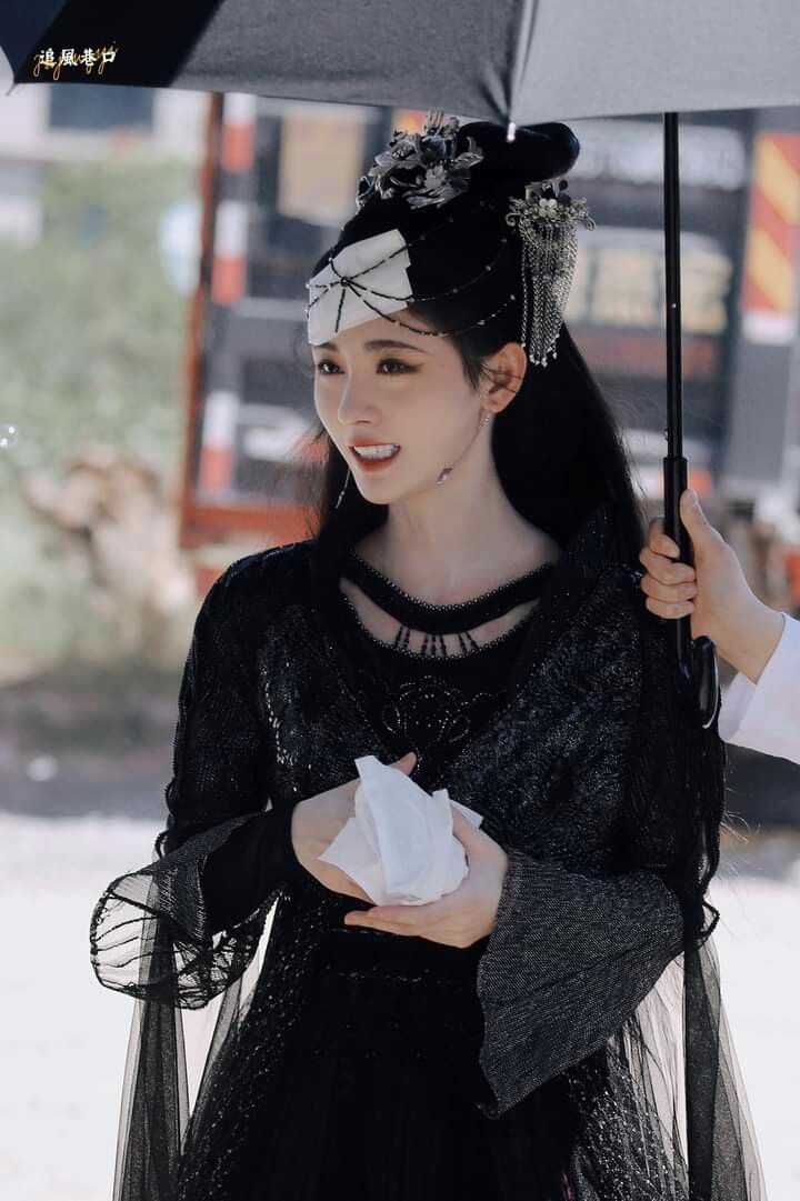 Traditional Chinese-Style Short-Sleeve Cheongsam:A Blend of Elegance and Heritage Traditional Chinese-Style Short-Sleeve Cheongsam:A Blend of Elegance and Heritage
