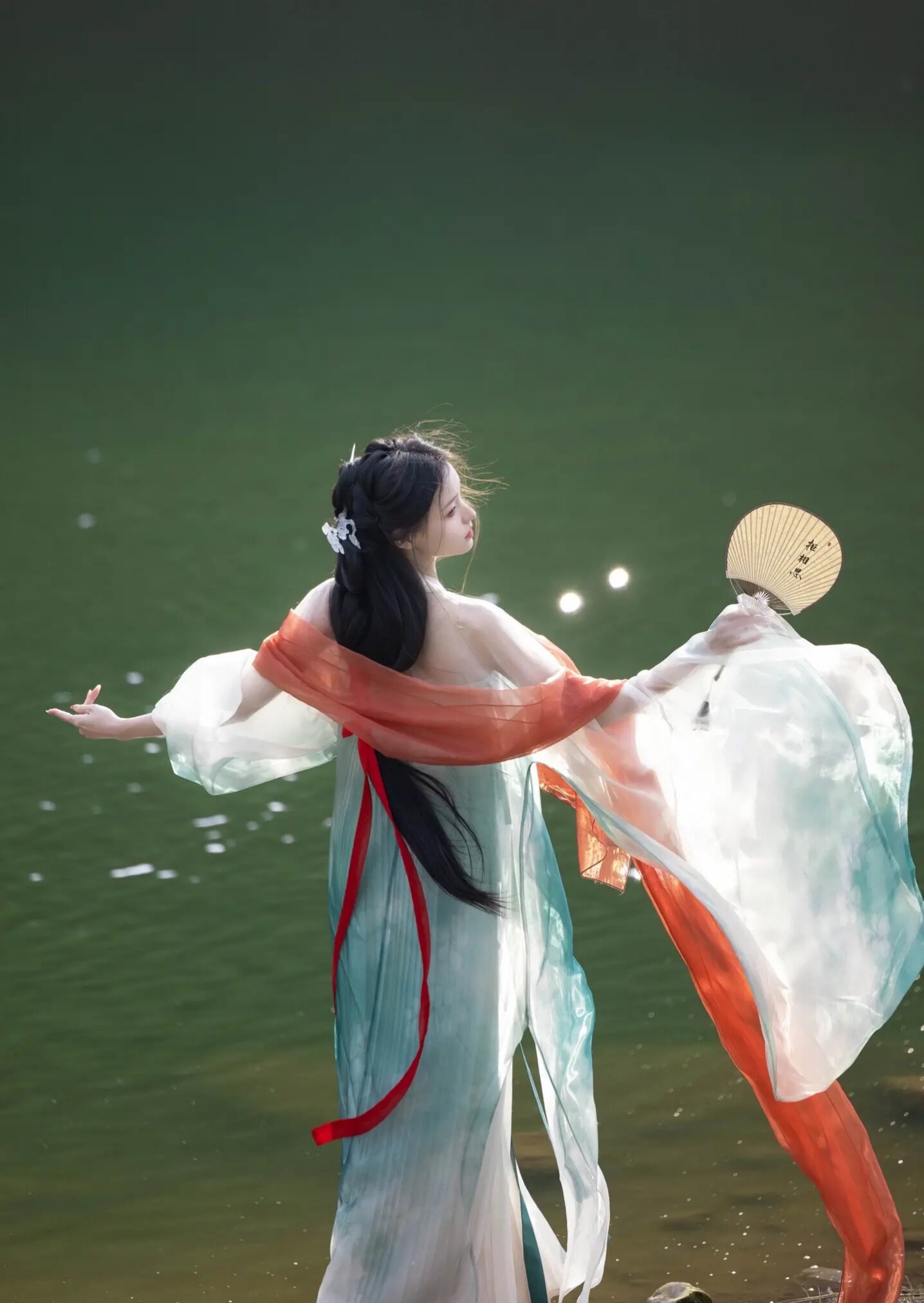 The Rising Popularity of Hanfu among Junior High School Girls:A Cultural Exploration The Rising Popularity of Hanfu among Junior High School Girls:A Cultural Exploration