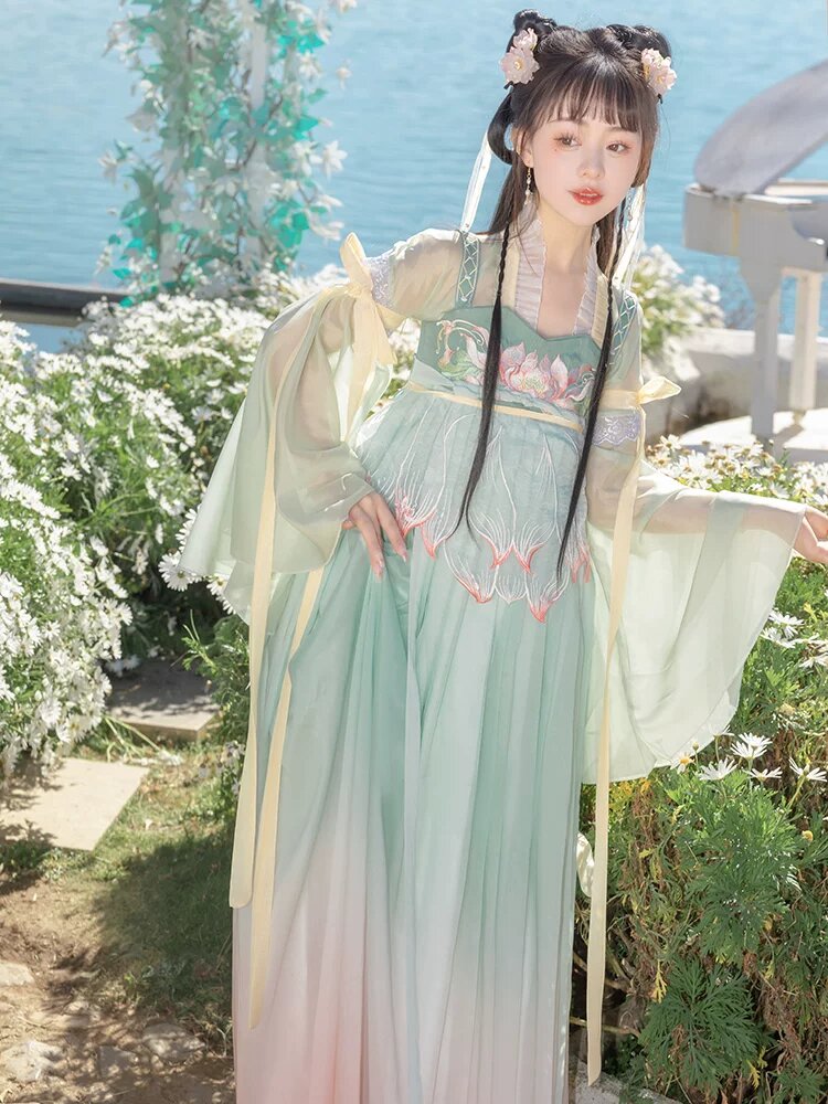 Luxury Qipao Embracing Traditional Elegance:The Story of Xi Yue Luxury Qipao Embracing Traditional Elegance:The Story of Xi Yue