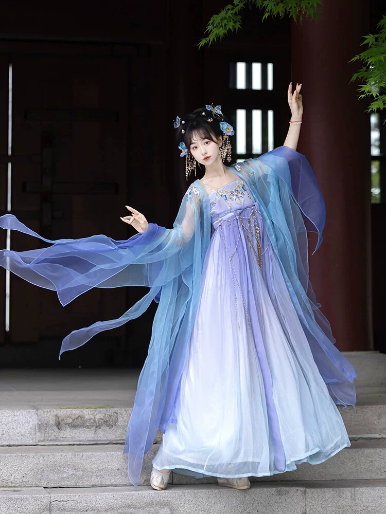 The Revival of Hanfu and Ancient Costumes:Exploring Their Cultural Significance and Fashion Trends The Revival of Hanfu and Ancient Costumes:Exploring Their Cultural Significance and Fashion Trends