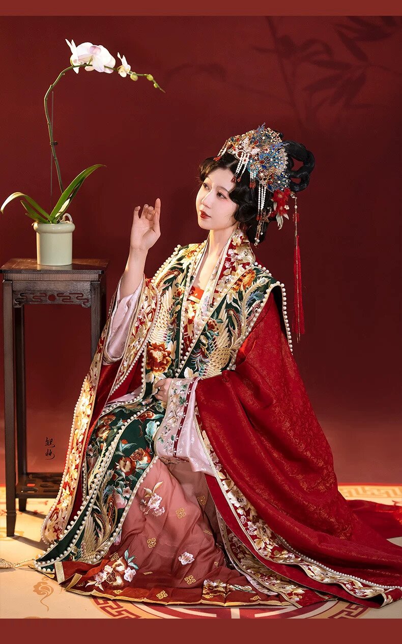 Plus-Size Sisters Cheongsam:Belly-Covering Elegance Plus-Size Sisters Cheongsam:Belly-Covering Elegance