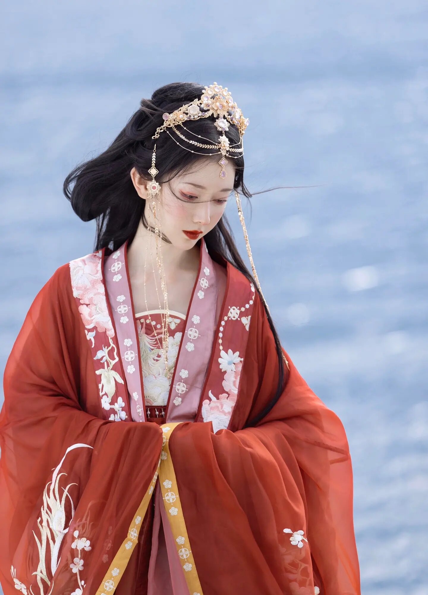 Thirteen Surplus Hanfu:The Enchanting Image of Change in Traditional Chinese Costume Thirteen Surplus Hanfu:The Enchanting Image of Change in Traditional Chinese Costume
