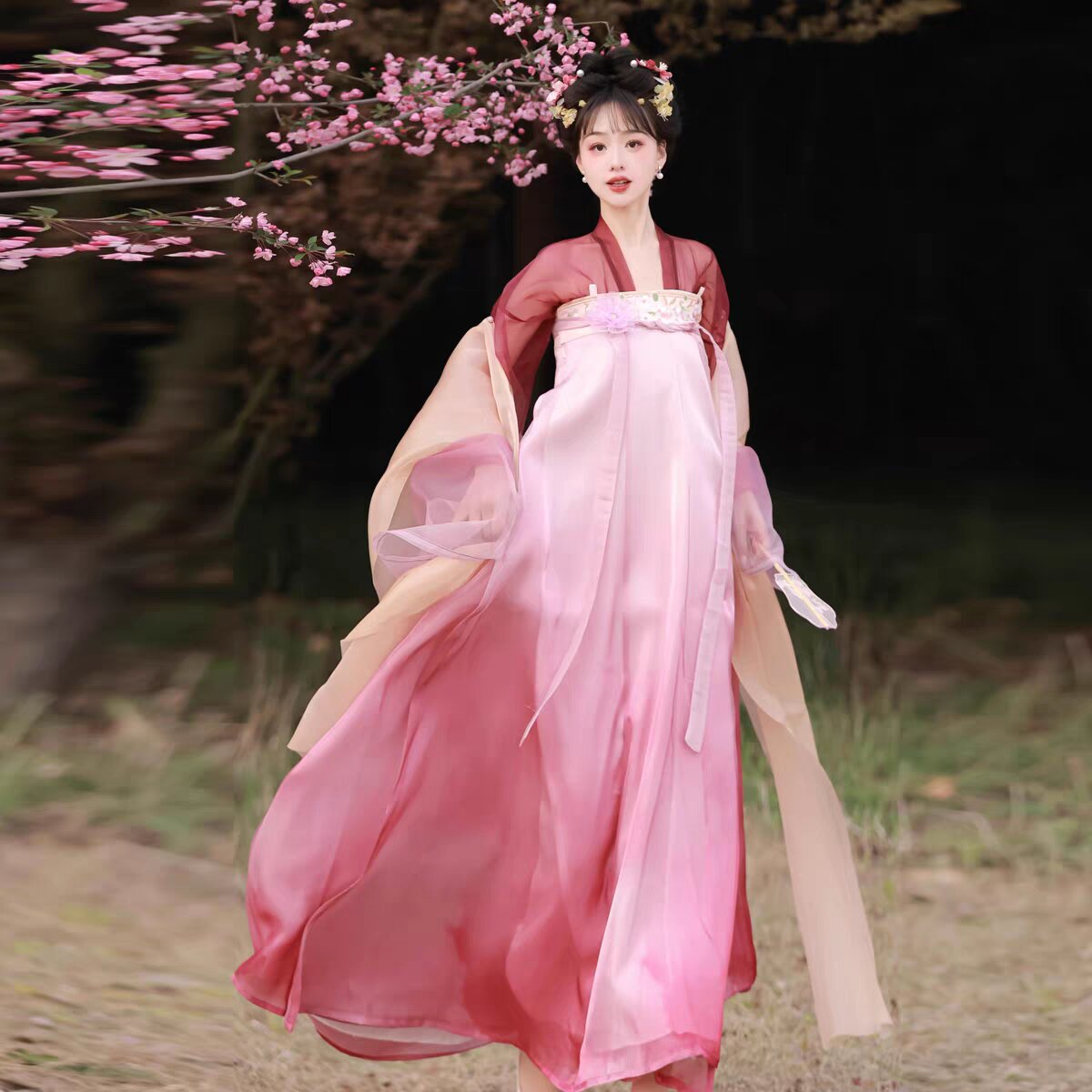 Embracing Modernity in Green Cheongsam:A Stylish Evolution Embracing Modernity in Green Cheongsam:A Stylish Evolution