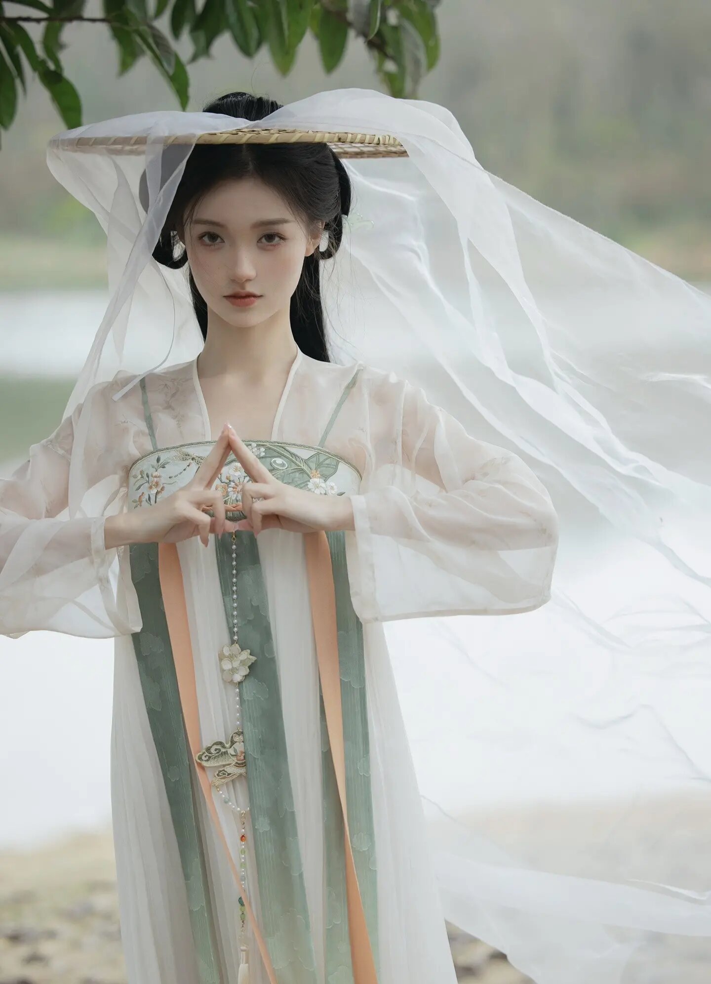New Years Fashion Statement:Traditional Chinese Style Horseface Skirt and Ensemble New Years Fashion Statement:Traditional Chinese Style Horseface Skirt and Ensemble