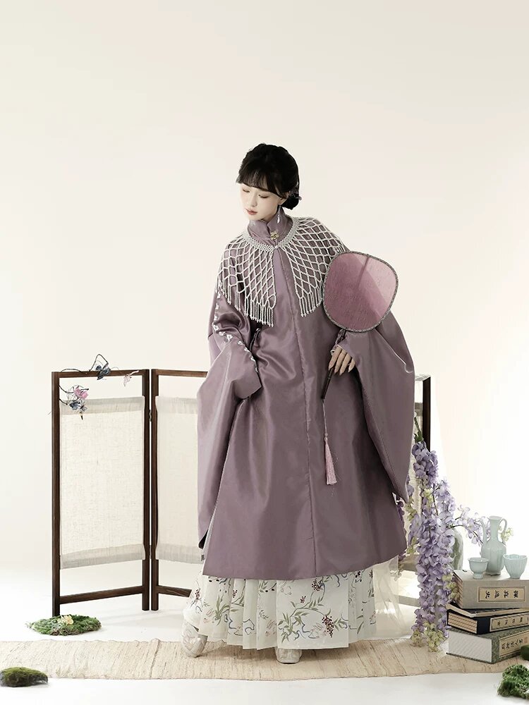 Embracing Summer:The Modernized Cheongsam in Fashionable Bloom Embracing Summer:The Modernized Cheongsam in Fashionable Bloom