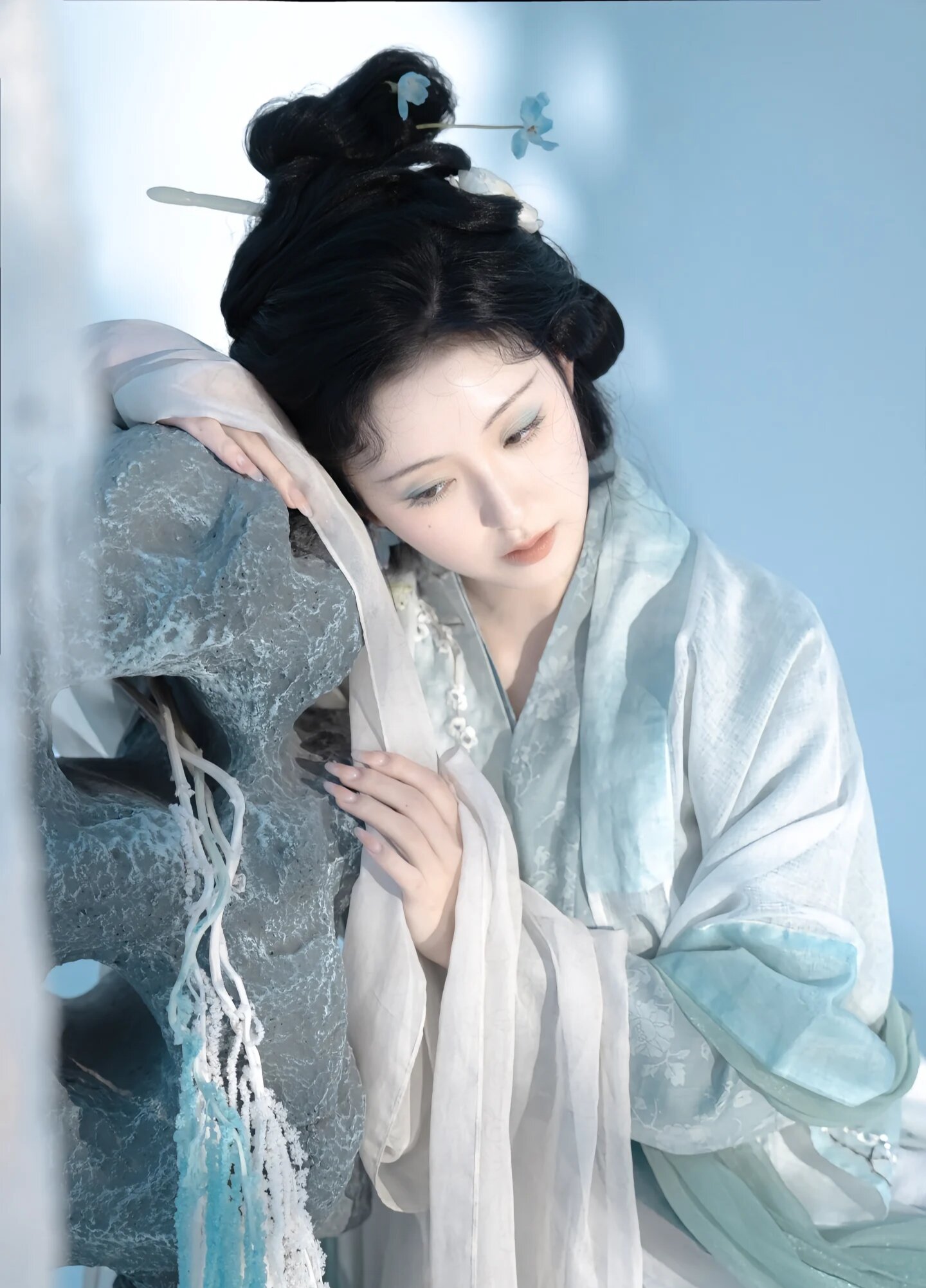 The Enigma of Elegance:The Qipao as a Reflection of Chinese Cultural Charm The Enigma of Elegance:The Qipao as a Reflection of Chinese Cultural Charm