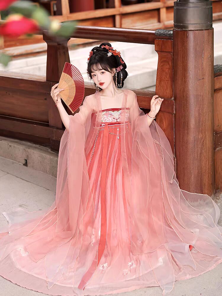 Innovative Red Hanfu-Inspired Dress:Embracing Traditional Elegance with Modern Refinement Innovative Red Hanfu-Inspired Dress:Embracing Traditional Elegance with Modern Refinement