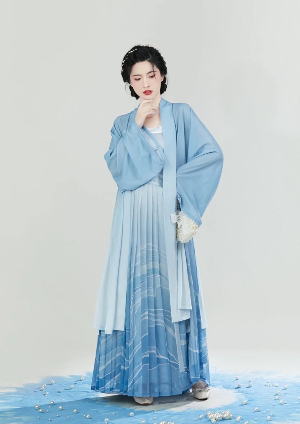 Embracing Tradition:The New Wave of Qipao in 2024 Embracing Tradition:The New Wave of Qipao in 2024