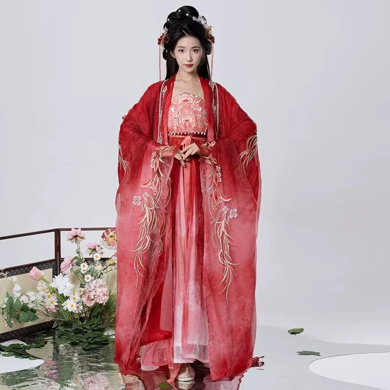 The Splendid Splendor of Traditional Chinese Fashion:The Zhaogui Command and the Hanfu Attire The Splendid Splendor of Traditional Chinese Fashion:The Zhaogui Command and the Hanfu Attire