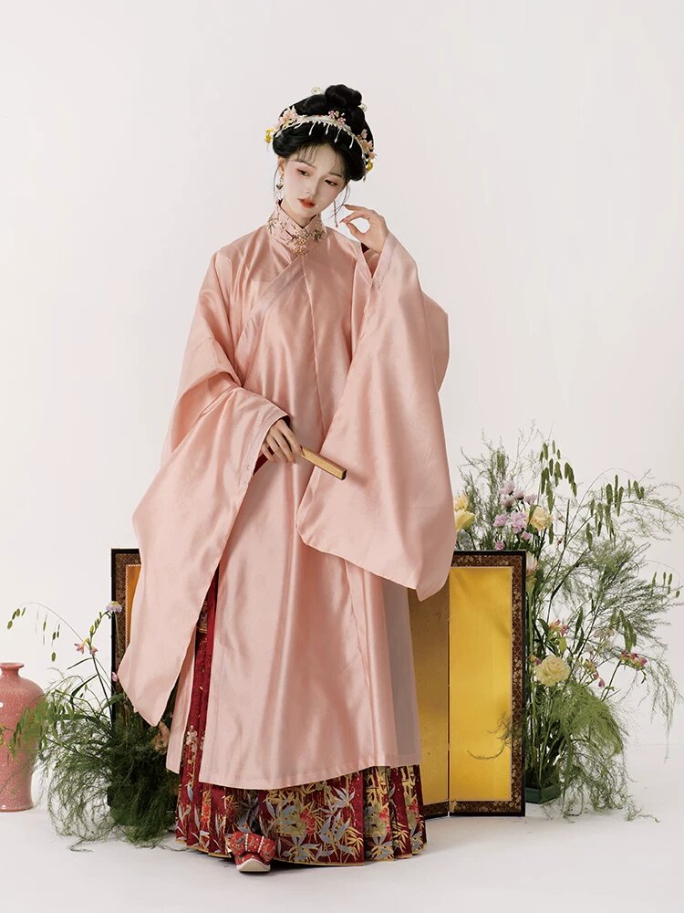 Plus-Size Cheongsam:Embracing the Beauty of a 130-Pound Sister Plus-Size Cheongsam:Embracing the Beauty of a 130-Pound Sister