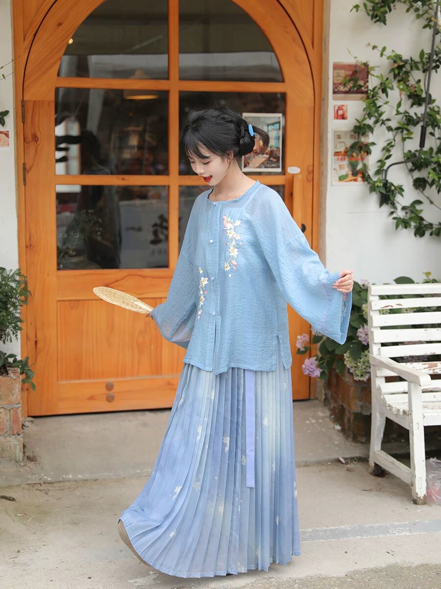 The Cultural Fusion of Traditional Hanfu and Modern Fan Support for Xiao Zhan The Cultural Fusion of Traditional Hanfu and Modern Fan Support for Xiao Zhan