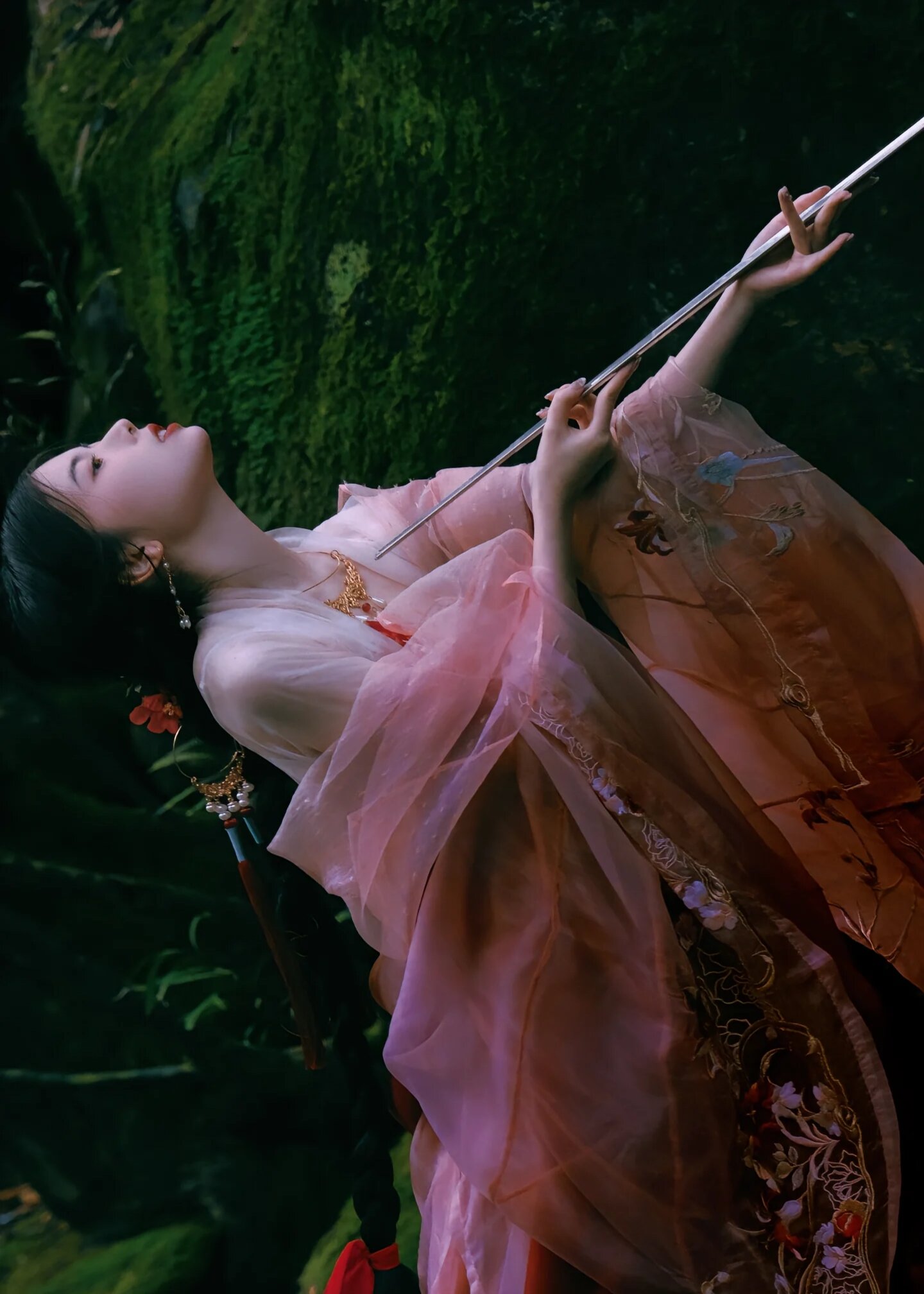 Vintage Jazz Dance in Cheongsam:Embracing the Fusion of Traditional and Modern Vintage Jazz Dance in Cheongsam:Embracing the Fusion of Traditional and Modern