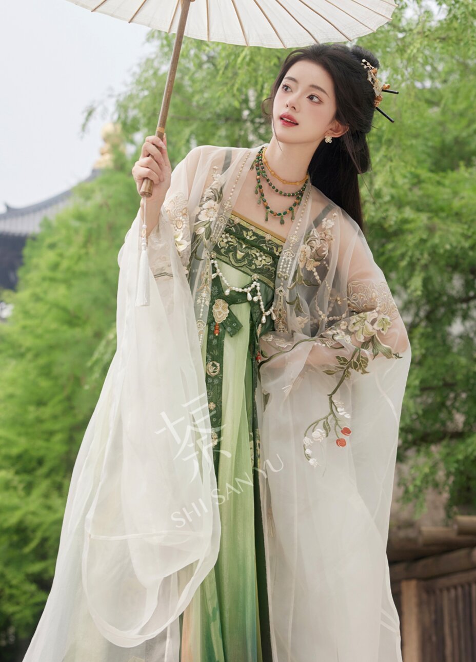 Ancient Elegance:The World of Childrens Hanfu Fashion in Traditional Chinese Attire Ancient Elegance:The World of Childrens Hanfu Fashion in Traditional Chinese Attire