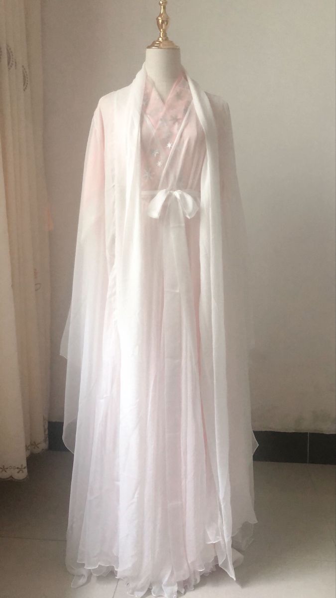 Embracing the New Neo-Chinese Qipao:The Revival of the Xiuqin Style Embracing the New Neo-Chinese Qipao:The Revival of the Xiuqin Style