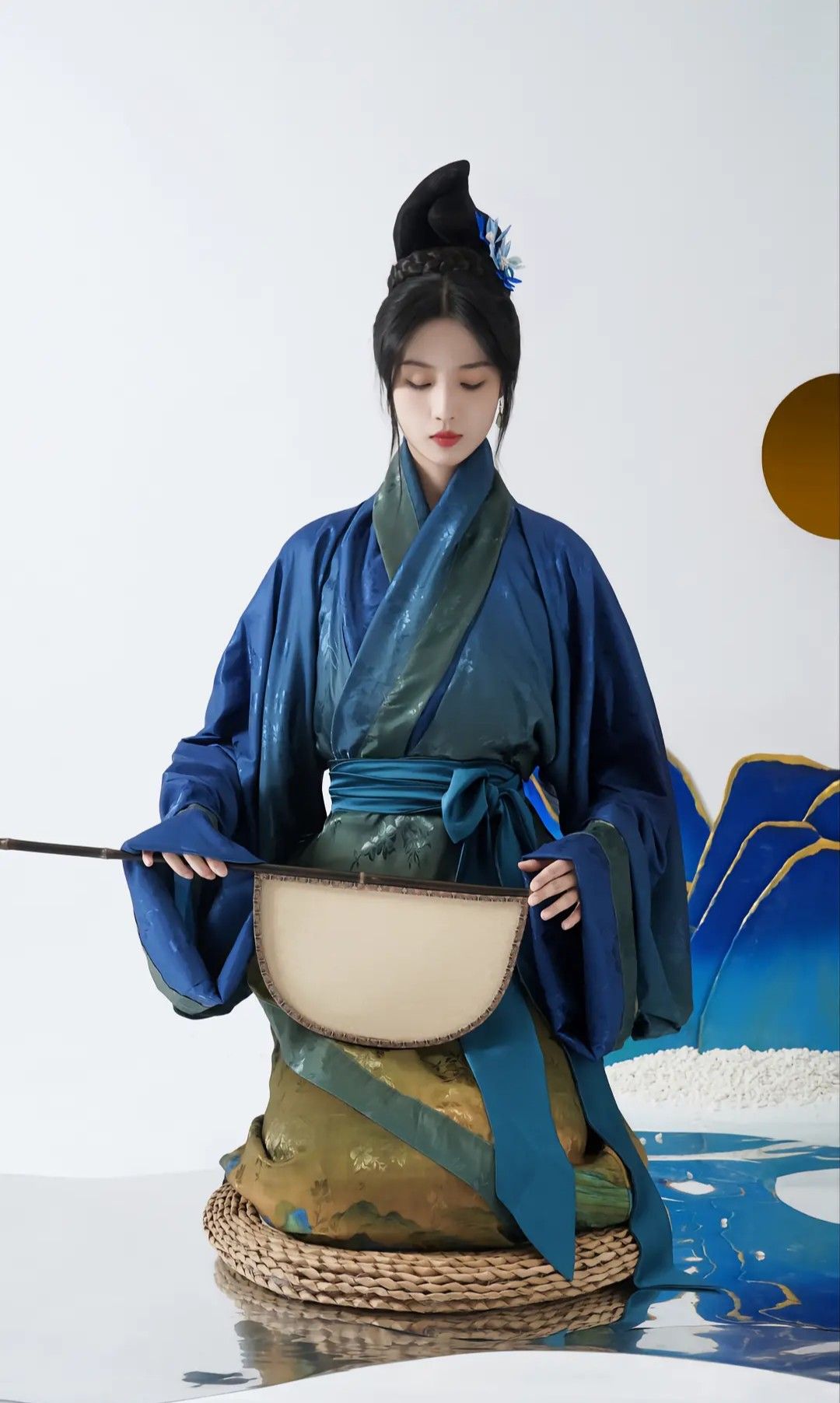 Plus-Size Women in Cheongsam:Embracing the Beauty of a Micro-Curvier Figure Plus-Size Women in Cheongsam:Embracing the Beauty of a Micro-Curvier Figure
