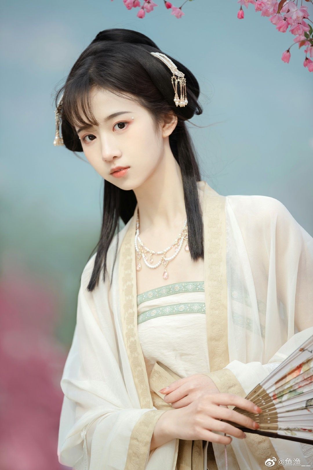 The Enchantment of a Pink Cheongsam Skirt The Enchantment of a Pink Cheongsam Skirt