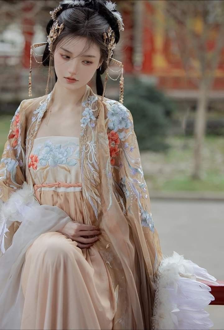 Tall Elegance in a Horseface Skirt Ensemble:A Tall and Extended Version Tall Elegance in a Horseface Skirt Ensemble:A Tall and Extended Version